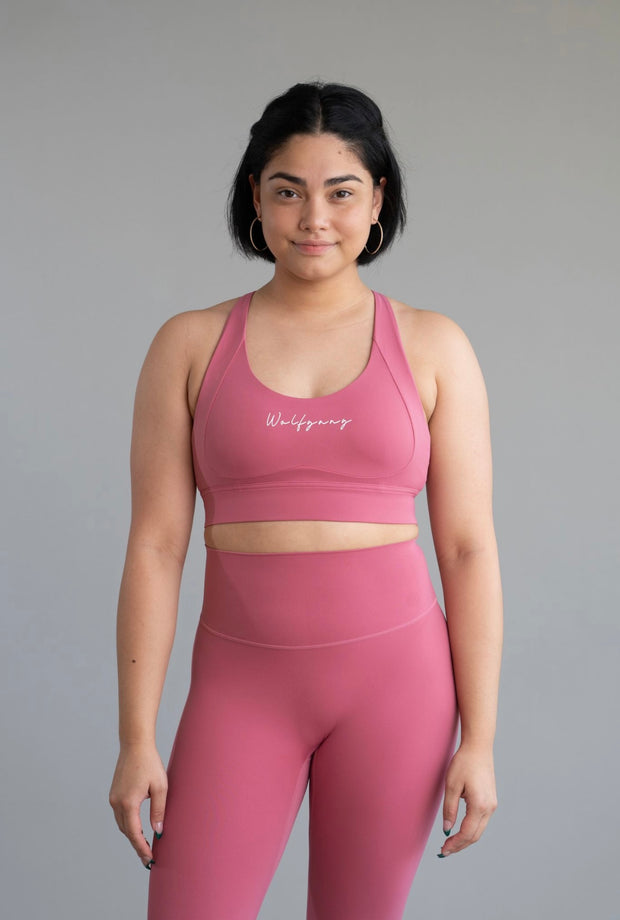 Free Photo  Healthy senior woman in pink sports bra and leggings